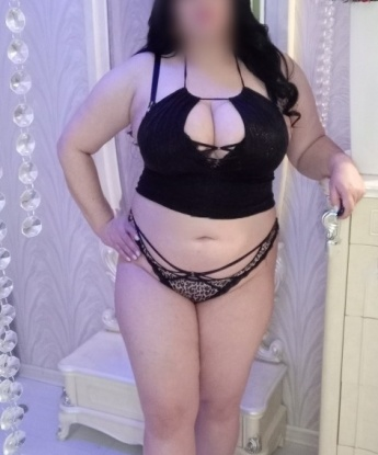 Со мной ты испытаешь незабываемые эмоции и ощущения. Я знаю, как доставить удовольствие и удовлетворить твои самые сокровенные желания. У меня ни одно твое пожелание не останется без внимания. Я опытна и ищу новые приключения. Чувственный массаж, сексуальные игры и эксперименты - я готова на все ради тебя. Живу в Москве, в прекрасном городе возможностей, где каждый желающий может испытать настоящий восторг. Доверься мне и вместе мы окунемся в мир удовольствия и наслаждения. Жду встречи с нетерпением. 🔥💋🌟💫 607, 30 лет